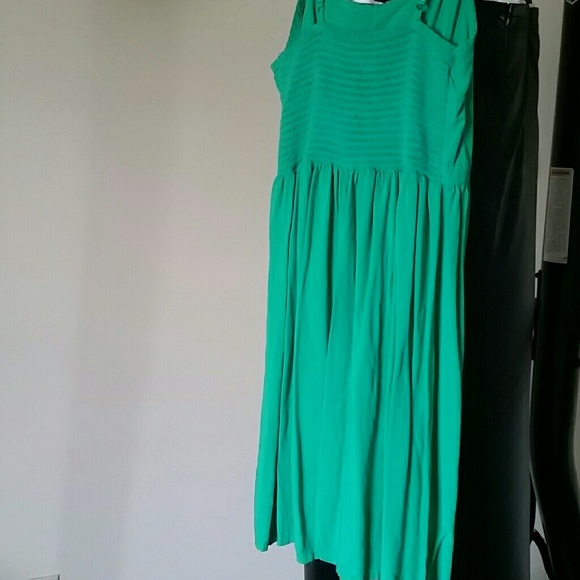 <<Old Navy adorable green sundress>> - Picture 3 of 6